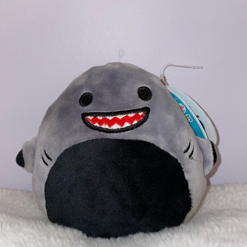 Shark 5” squishmallow
